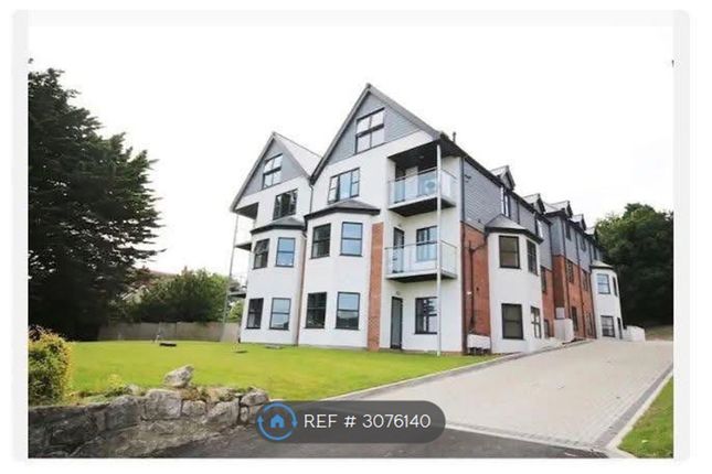 2-bed flat on Cedar Court Victoria Park, Colwyn Bay, £1,075/mo