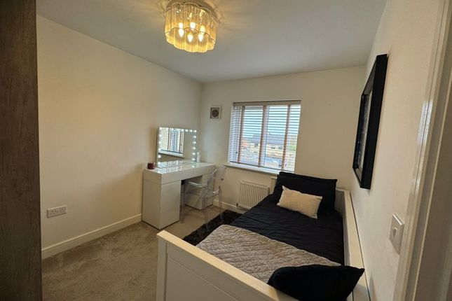 Room to rent in Smithy Close, Huddersfield