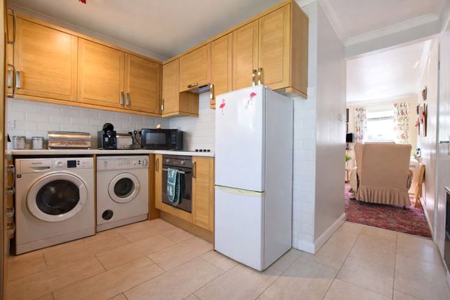 6, Dore Close, Northampton photo 3
