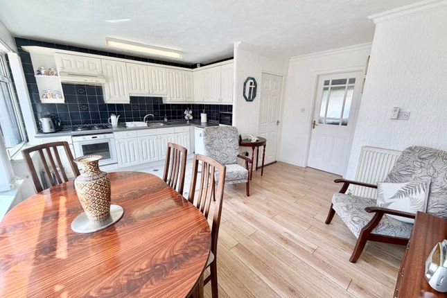 26, Kestrel Road, Dudley photo 4