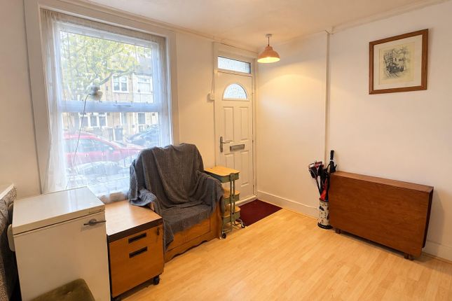 42, Laurier Road, Croydon photo 4