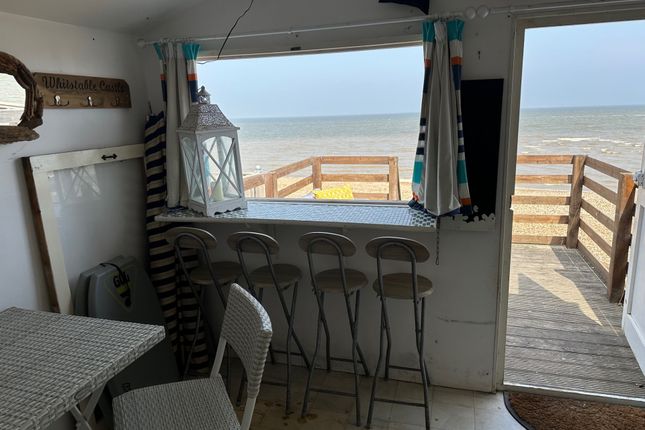 Hut 17, Harbour Beach, Whitstable photo 5