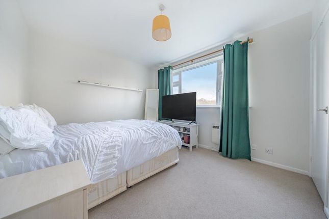 Flat for sale in Woodstock, Oxfordshire