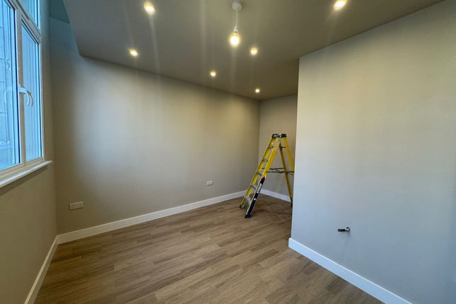 77a North End, CROYDON photo 3