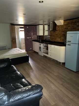Studio R/O Monks Rest, Hillside Road, Pinner photo 3