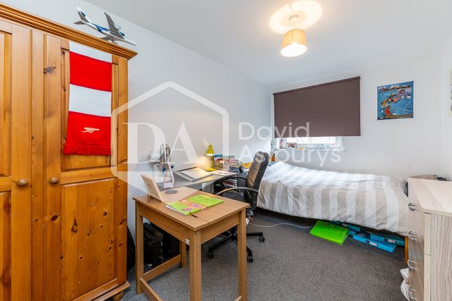 Thumbnail Flat to rent in Wager Street, London