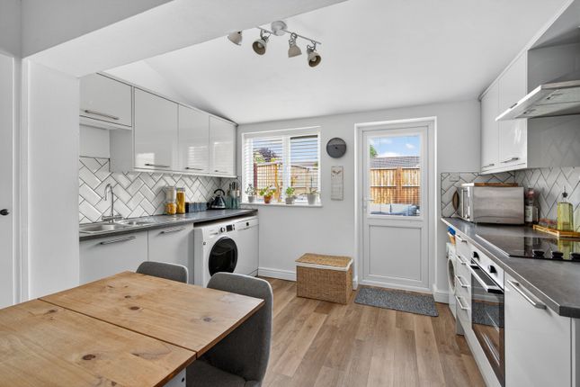 24B High Street, Westoning, Bedfordshire photo 3