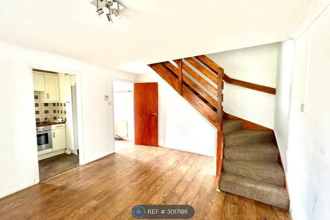 Kings Chase, East Molesey photo 5