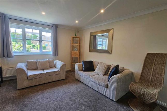 8, Orchestra Court, Edgware photo 3