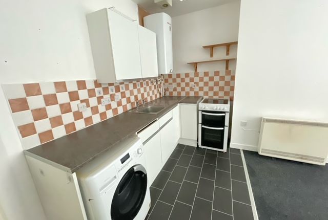 Flat to rent in Brantwood Road, Luton