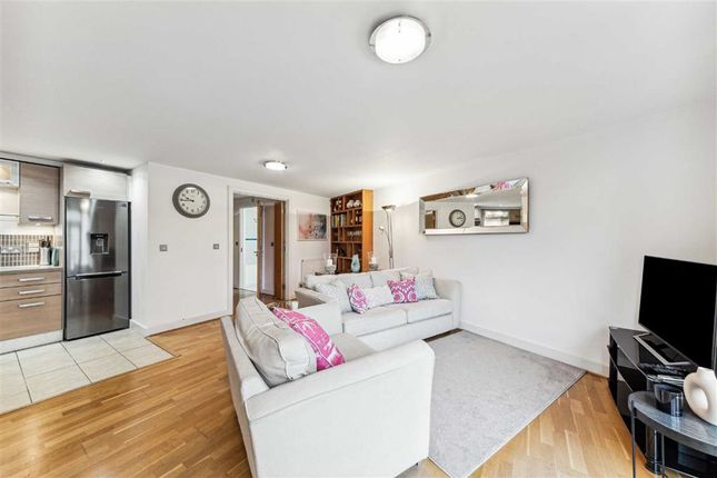 Flat for sale in Union Road, London