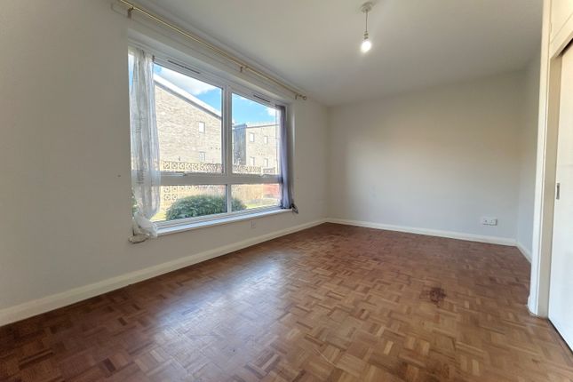 16, Upton Dene, Grange Road, Sutton photo 4