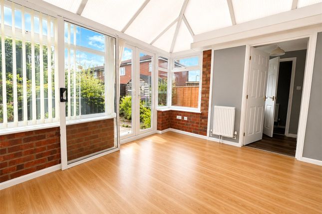 52, Russell Crescent, Sleaford photo 2