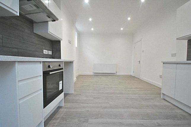 414a, Oakleigh Road North, London photo 2