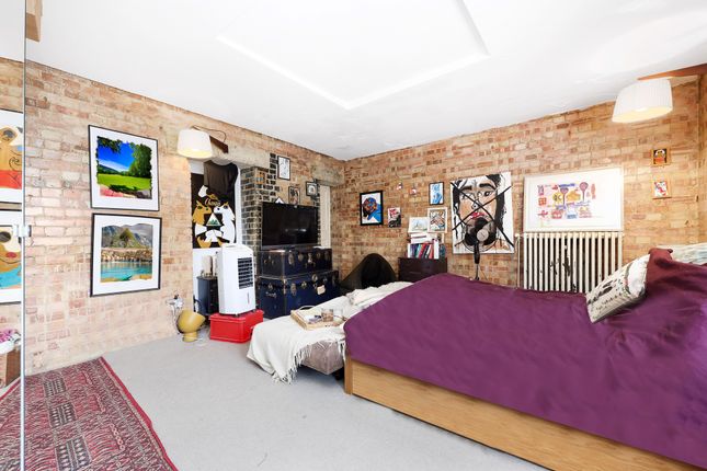 Flat for sale in Academy Apartments, Hackney