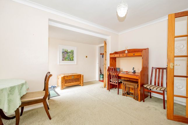 26 Victoria Drive, Camberley photo 4
