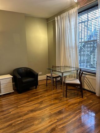 Room to rent in St Stephens Gardens, Notting Hill/Bayswater