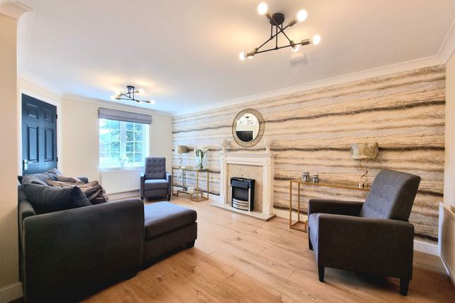 32 Lowland Close, Bridgend photo 2