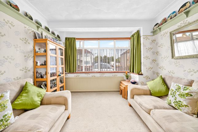 160, Western Avenue, Greater London photo 3