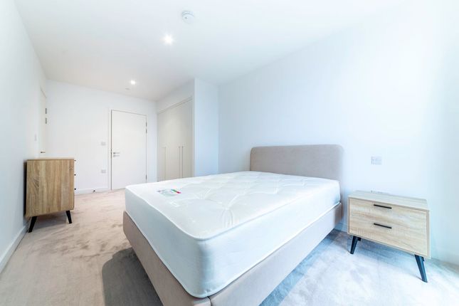 Flat 56, Carrick House, Royal Wharf photo 5