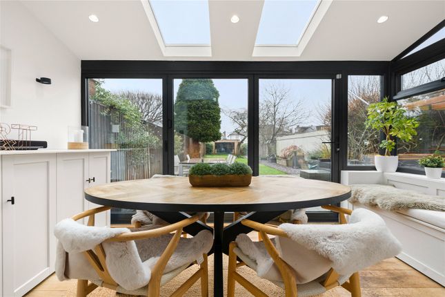 22, Freelands Road, Cobham photo 4