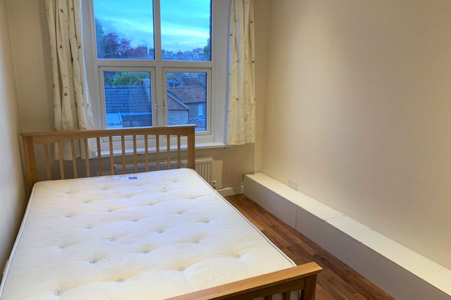 Flat to rent in Chiswick High Road, Chiswick, London