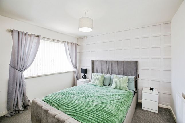 7, Ashfield Close, Halifax photo 4