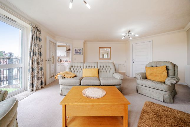 Flat 44, Atkins Lodge, 76, High Street, Orpington photo 4