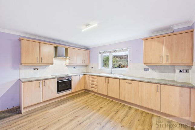 34 Weavers Close, Witney photo 2
