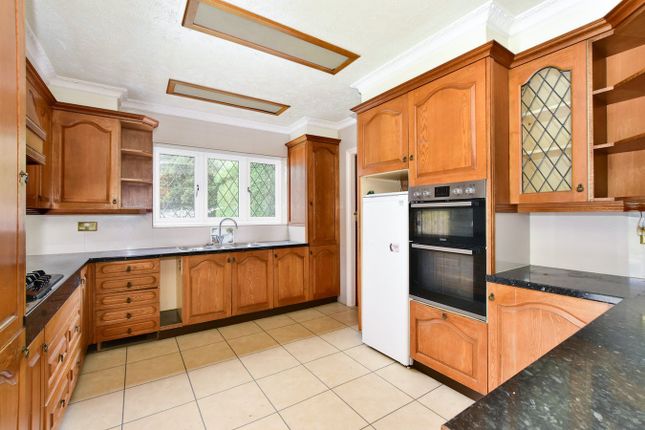3, Warren Lodge, Iver Heath photo 4