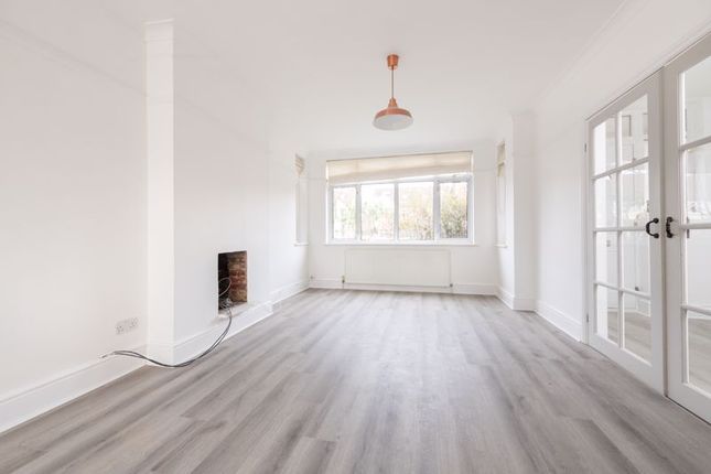 87, Queen Anne Avenue, Bromley photo 2