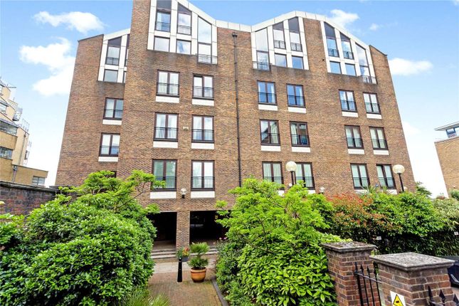 Flat to rent in Narrow Street, Limehouse