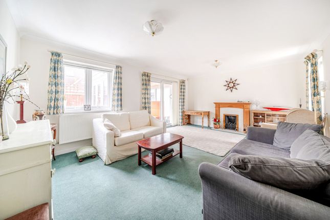 2 Watersedge Gardens, Chichester photo 2