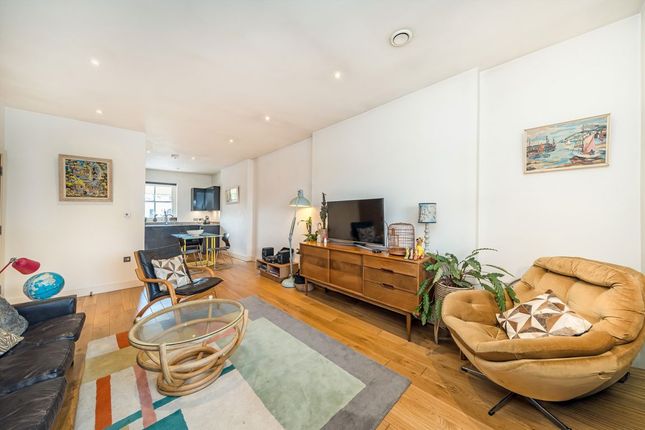 Flat A, 237, Lewisham Way, London photo 2