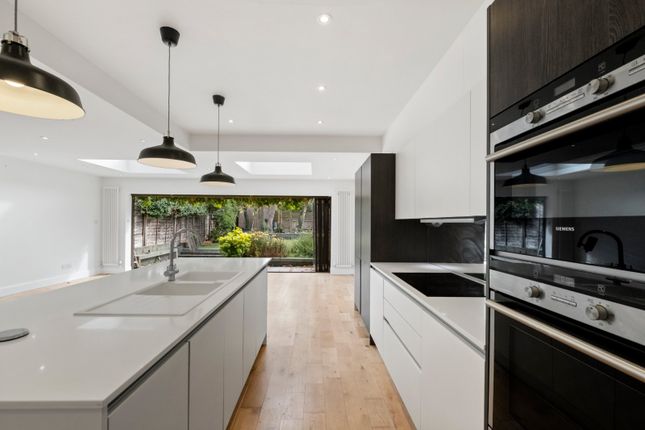 Magdalen Road, London photo 2