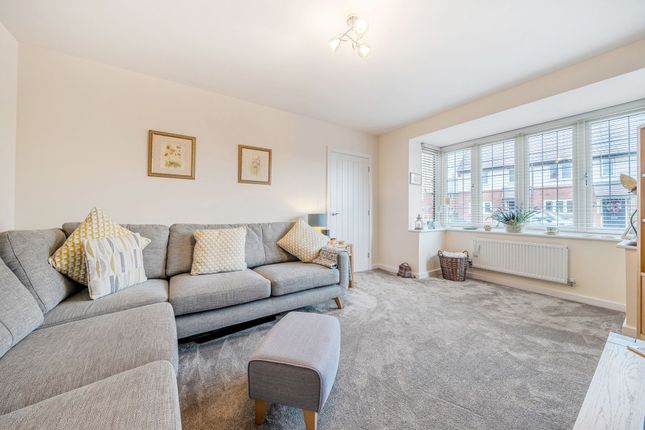 24 Bluebell Road, Tewkesbury photo 3