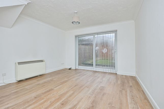 11, Amsterdam Way, Dereham photo 4