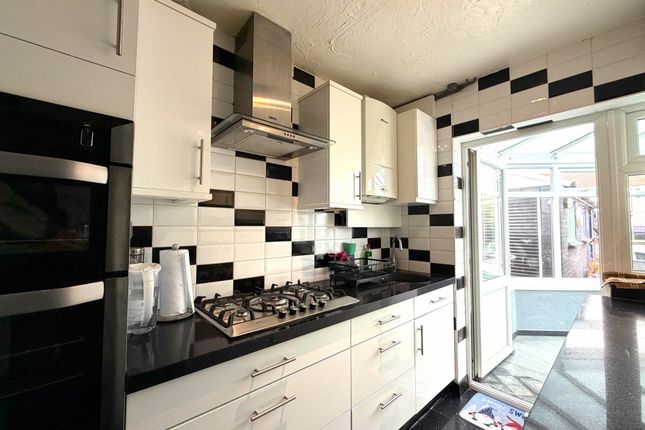 10, Heath Way, Erith photo 3