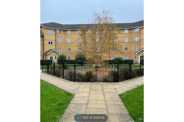 Flat, Heath Court Stanley Close, London photo 2