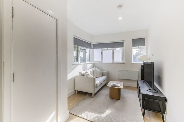South Lambeth Road, London photo 4
