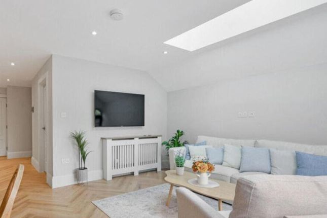 18, Brooke Road, London photo 5