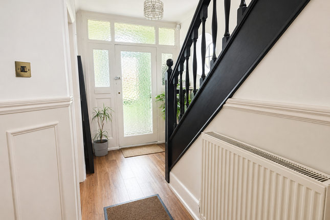 22, Russell Drive, Wollaton photo 2