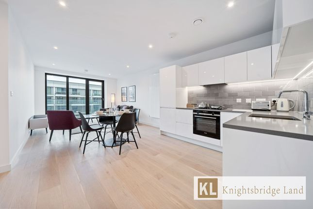 1-bed flat on 32, Marco Polo Tower, London, £407,000