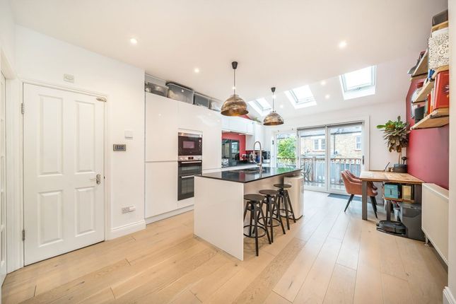 174, Lessingham Avenue, London photo 4