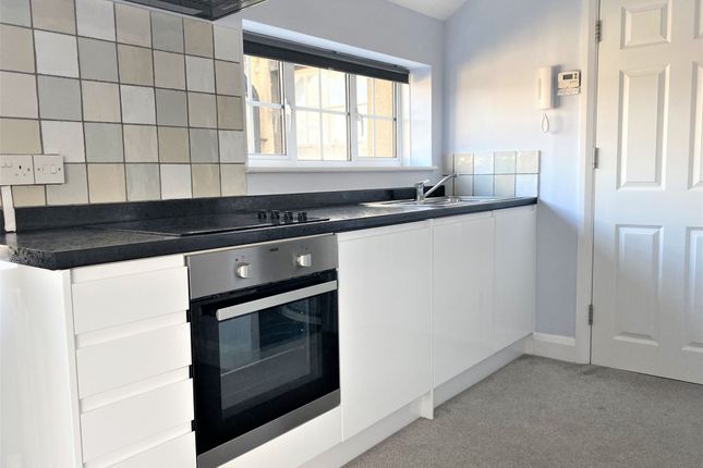 Flat 4, 16 South Street, Dorking photo 2