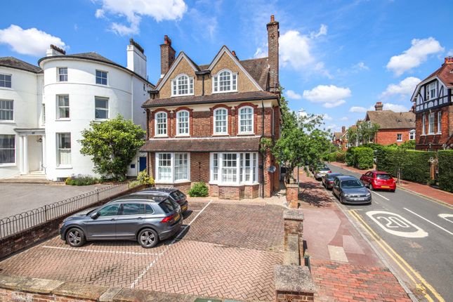 1 Bed Part Furnished Flat