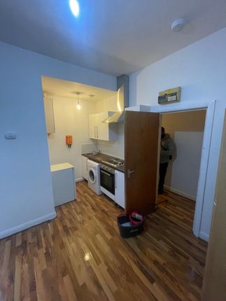 Flat 4, 101, Arcadian Gardens, London photo 3