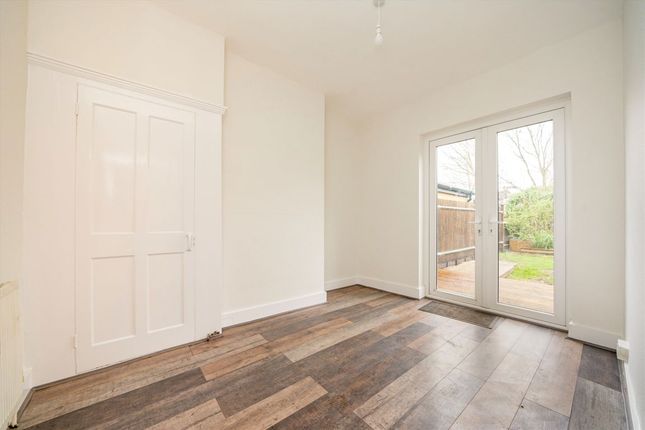 112, Haydon Park Road, London photo 4