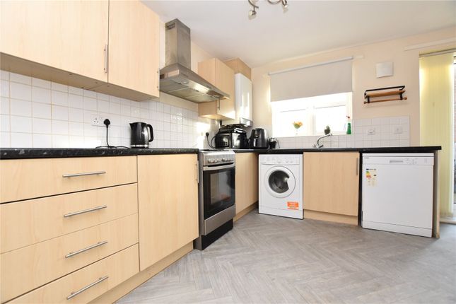 8, Bramble Square, Wakefield photo 2