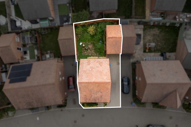 8 Portland Close, Aylesbury photo 3